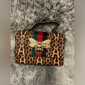 Women’s Fashion Vegan Leather Stripe bee Accent Leopard Bag